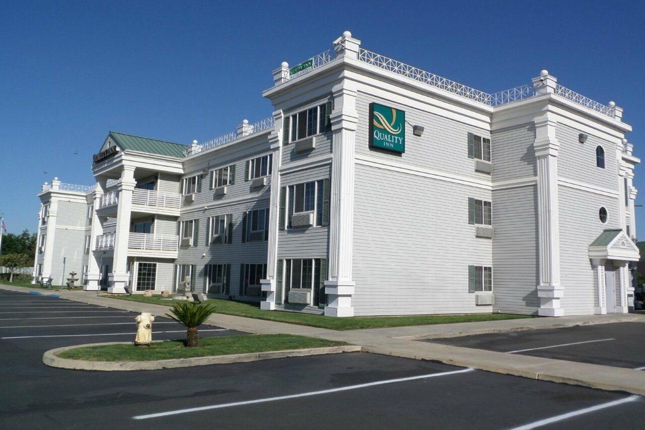 Quality Inn & Suites Туларе Экстерьер фото