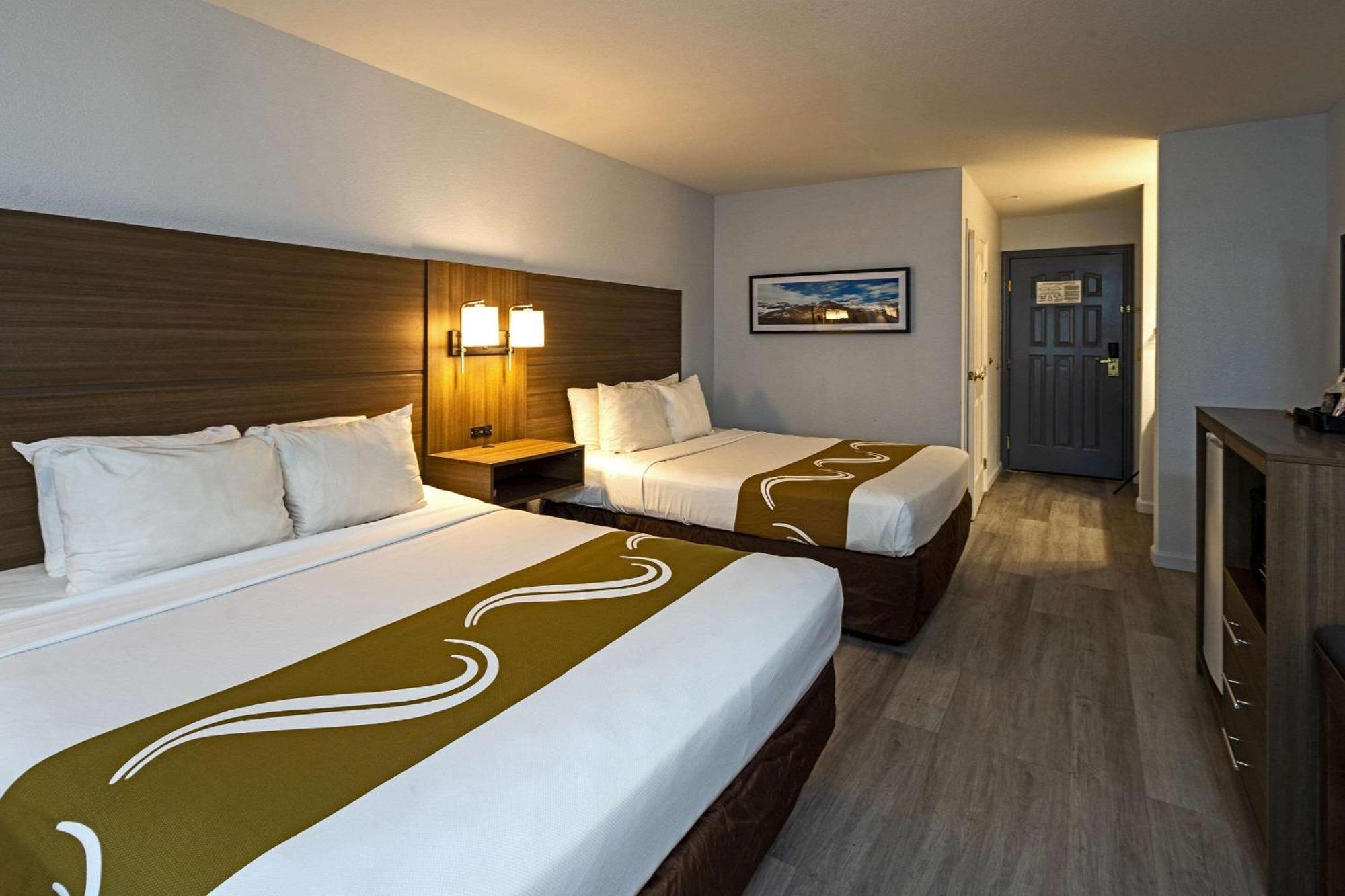 Quality Inn & Suites Туларе Экстерьер фото
