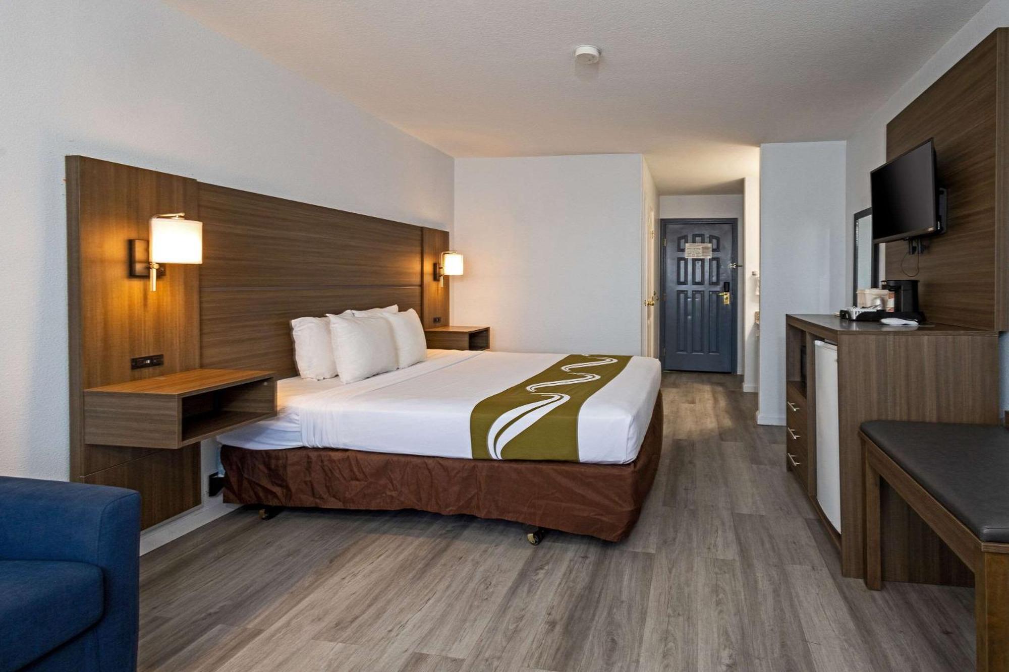 Quality Inn & Suites Туларе Экстерьер фото
