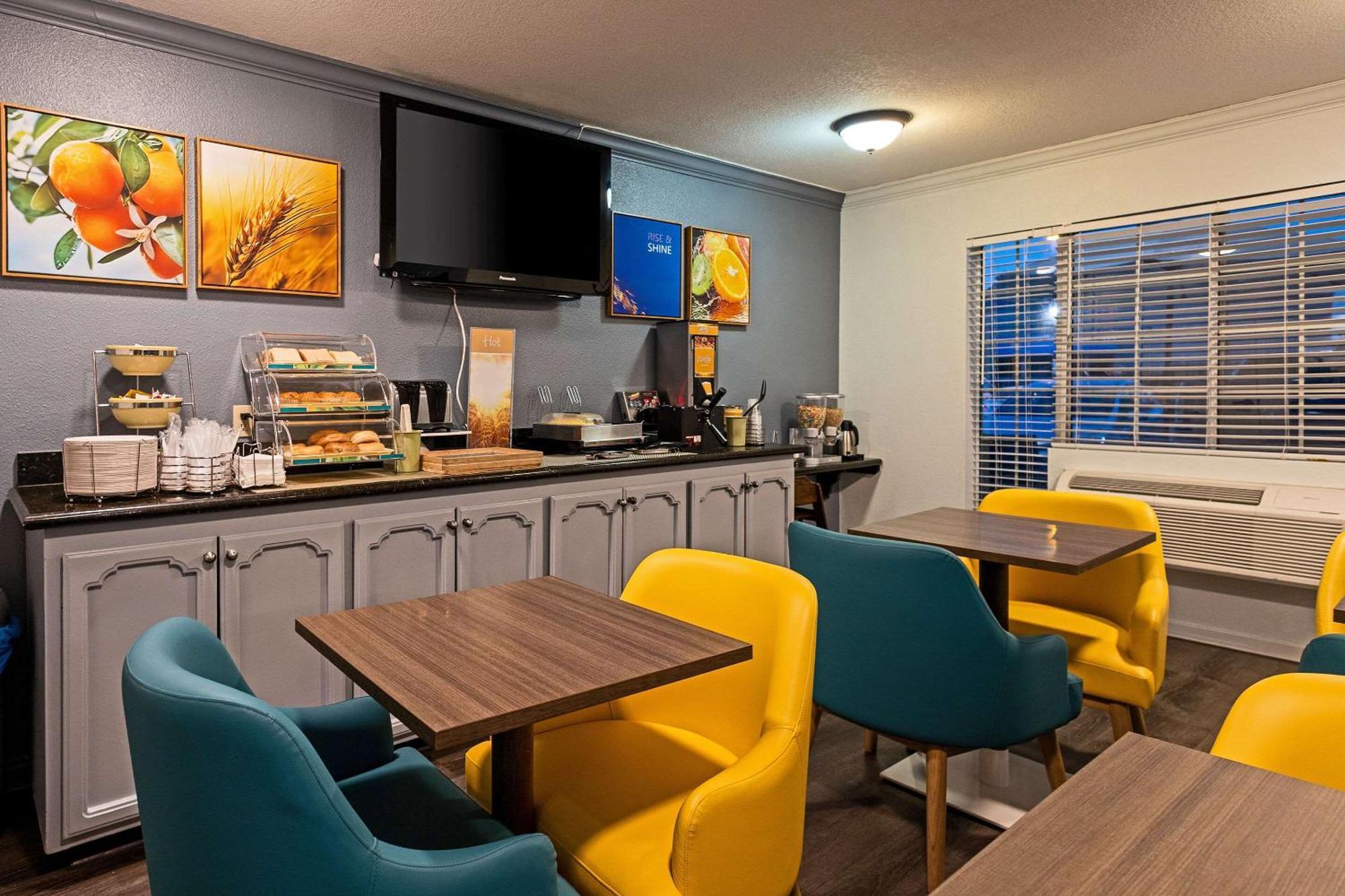 Quality Inn & Suites Туларе Экстерьер фото