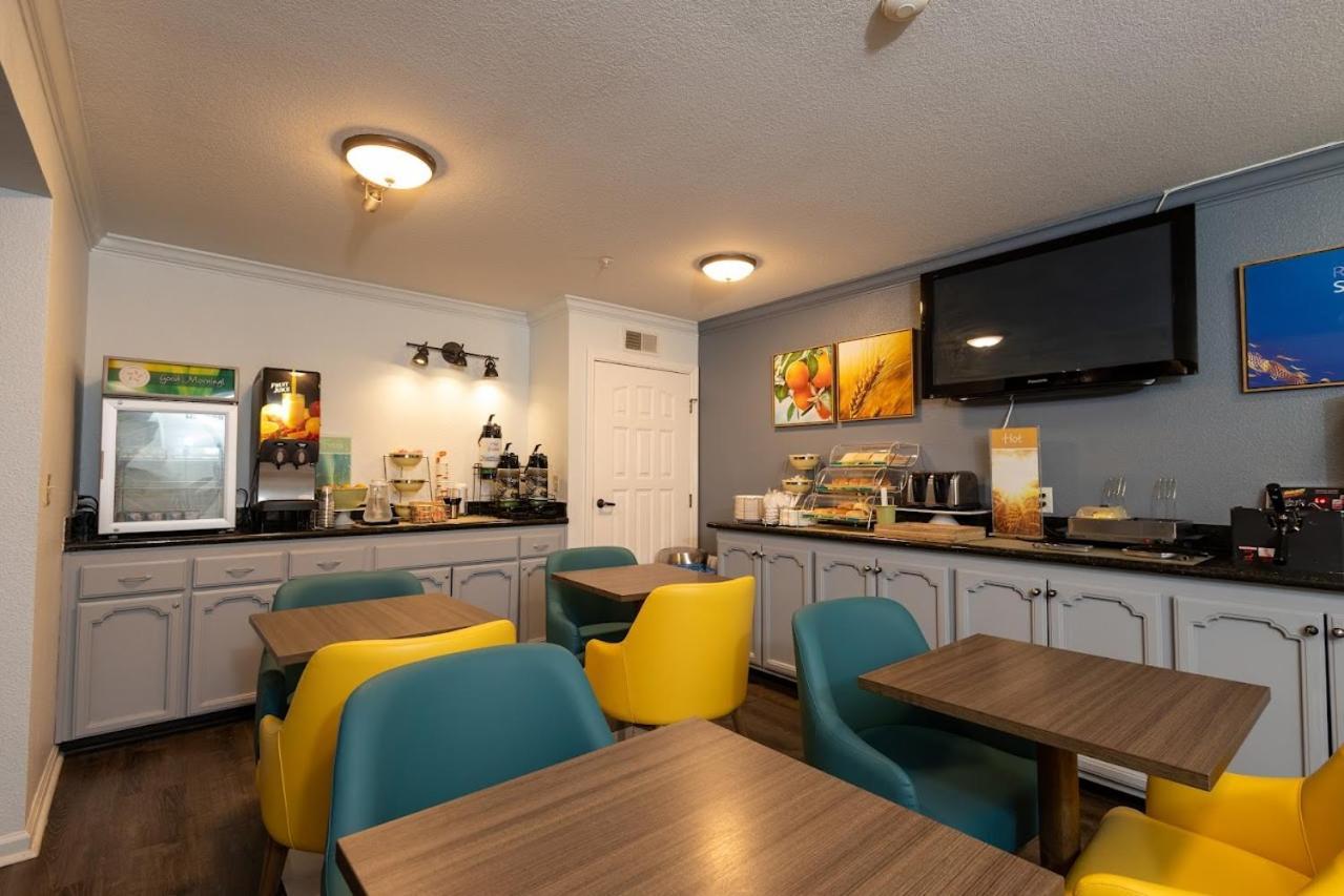 Quality Inn & Suites Туларе Экстерьер фото