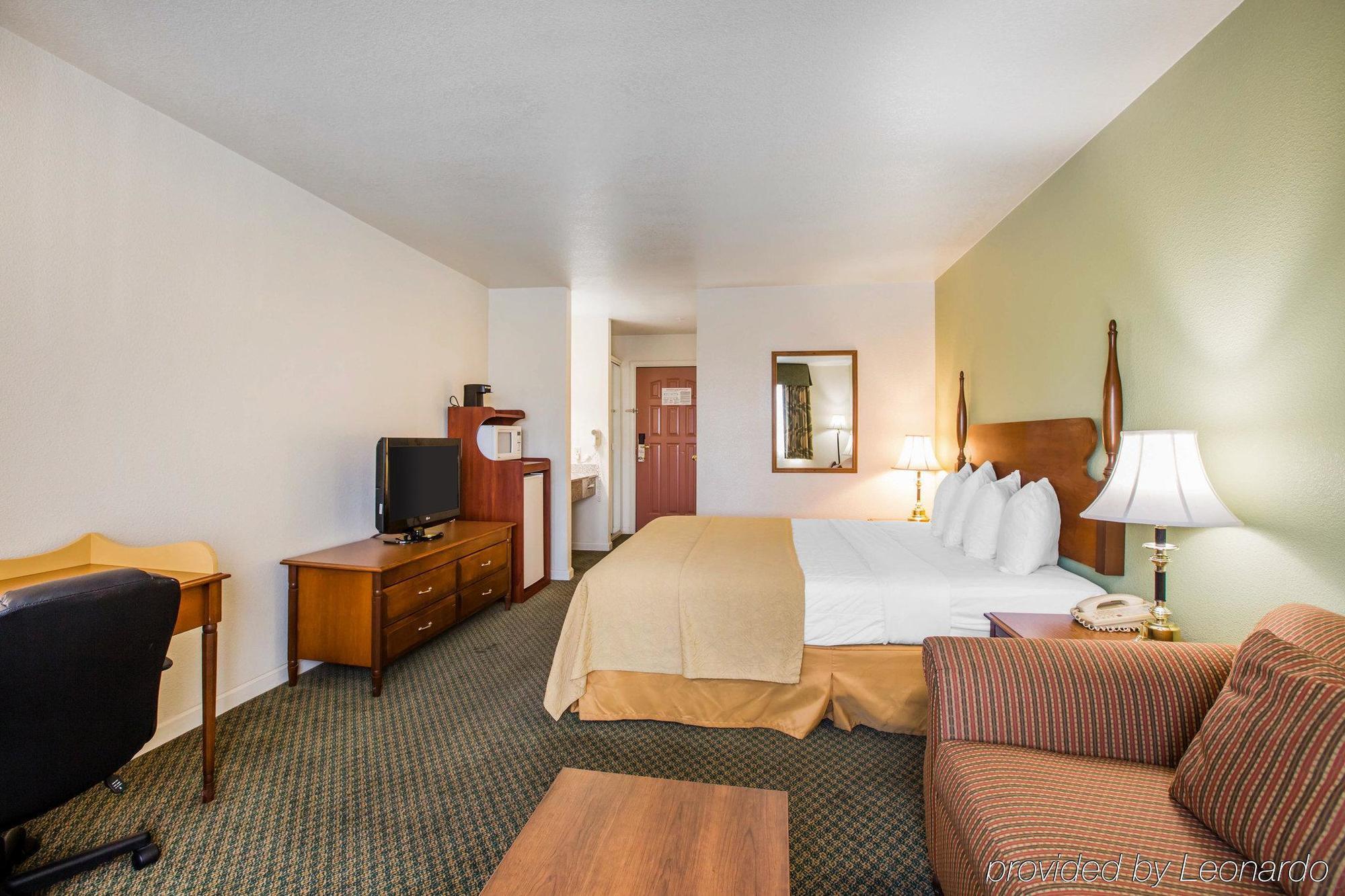 Quality Inn & Suites Туларе Экстерьер фото