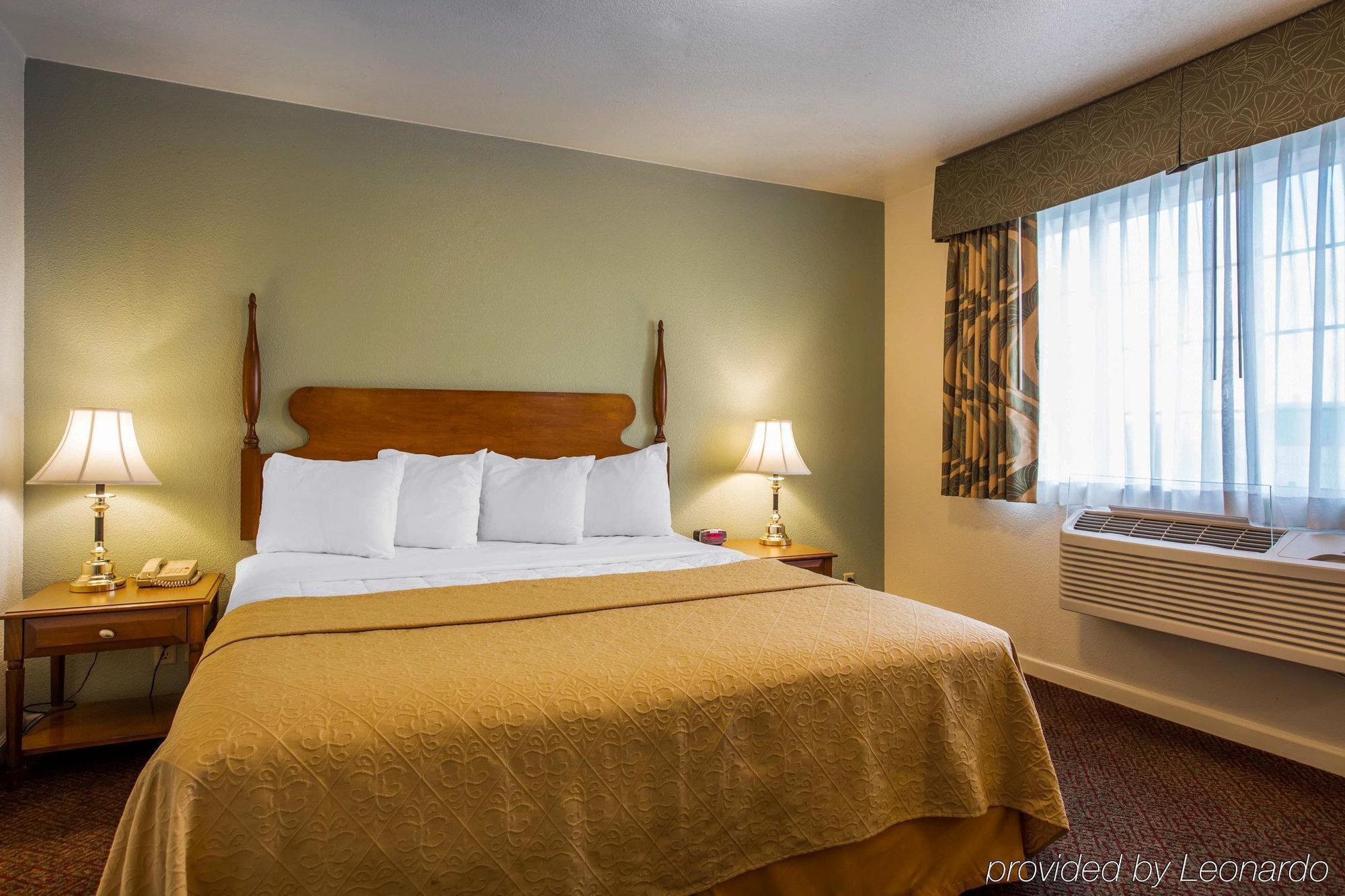 Quality Inn & Suites Туларе Экстерьер фото