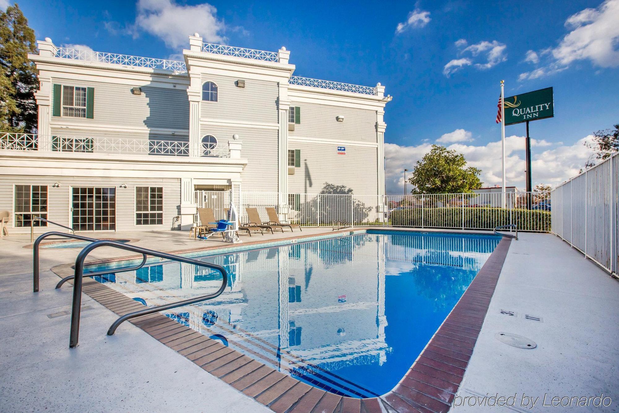 Quality Inn & Suites Туларе Экстерьер фото
