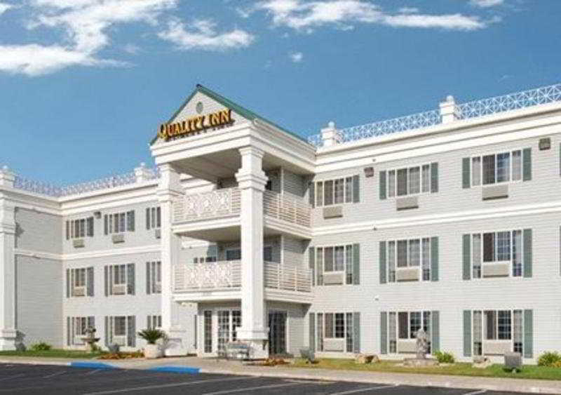 Quality Inn & Suites Туларе Экстерьер фото