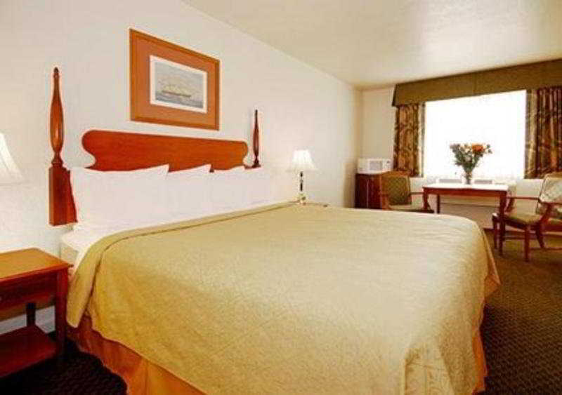 Quality Inn & Suites Туларе Экстерьер фото
