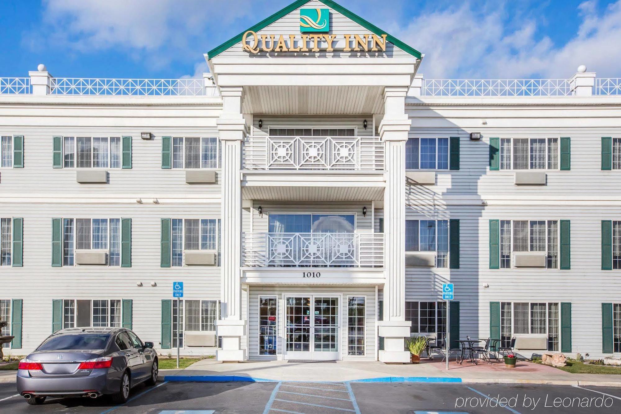 Quality Inn & Suites Туларе Экстерьер фото