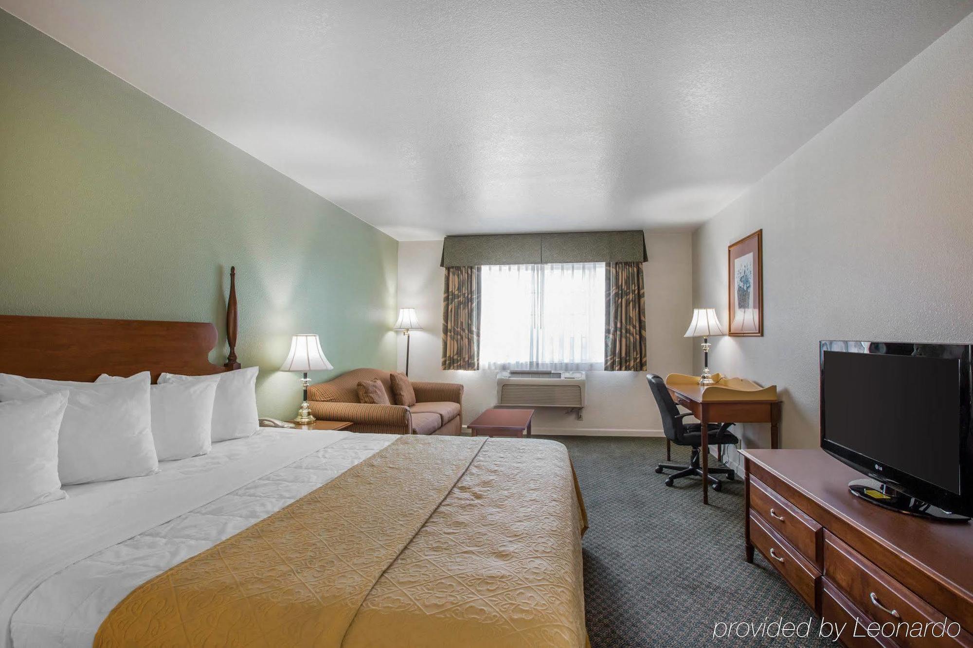 Quality Inn & Suites Туларе Экстерьер фото